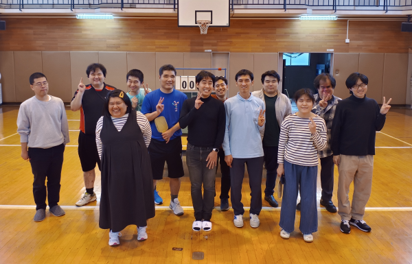 当日参加メンバーたち12名の集合写真。